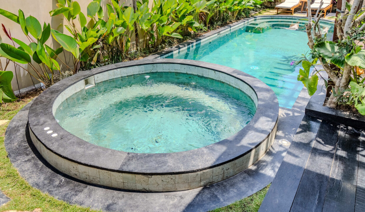 Elegant 2-Bedroom Villa in the Heart of Canggu – Where Balinese Charm Meets Modern Comfort (5)