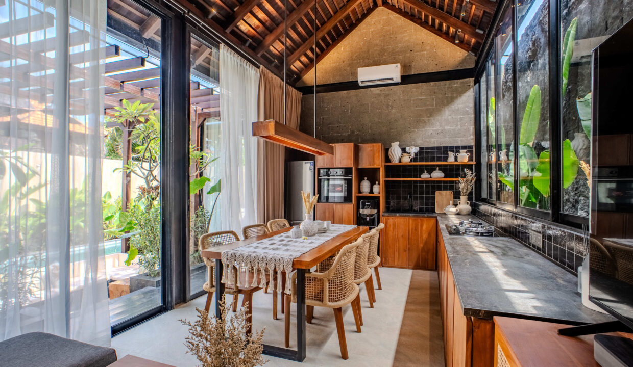 Elegant 2-Bedroom Villa in the Heart of Canggu – Where Balinese Charm Meets Modern Comfort (7)