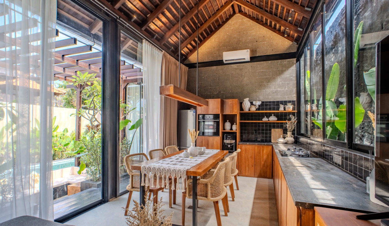 Elegant 2-Bedroom Villa in the Heart of Canggu – Where Balinese Charm Meets Modern Comfort (8)