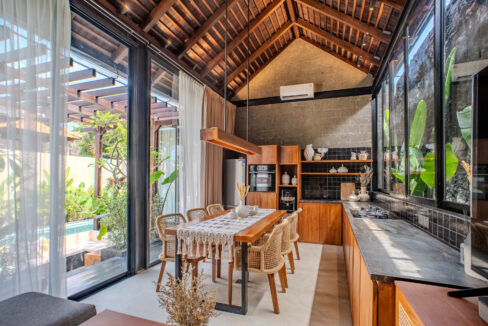 Elegant 2-Bedroom Villa in the Heart of Canggu – Where Balinese Charm Meets Modern Comfort (8)