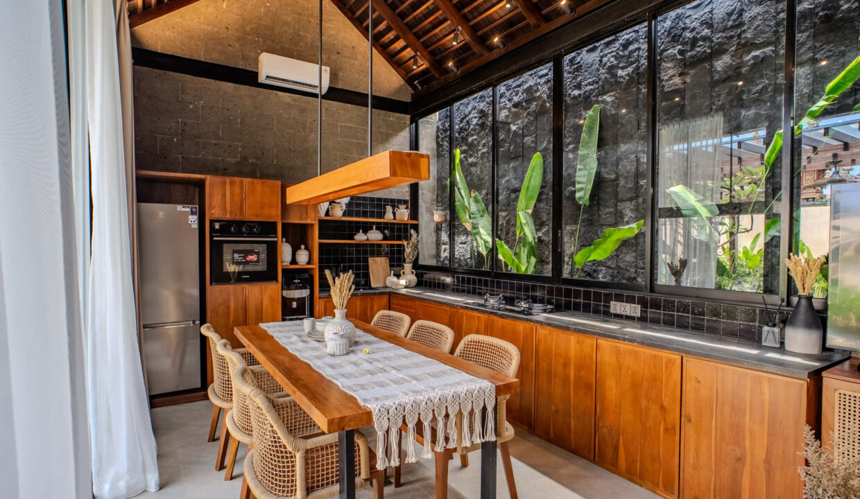 Elegant 2-Bedroom Villa in the Heart of Canggu – Where Balinese Charm Meets Modern Comfort (9)