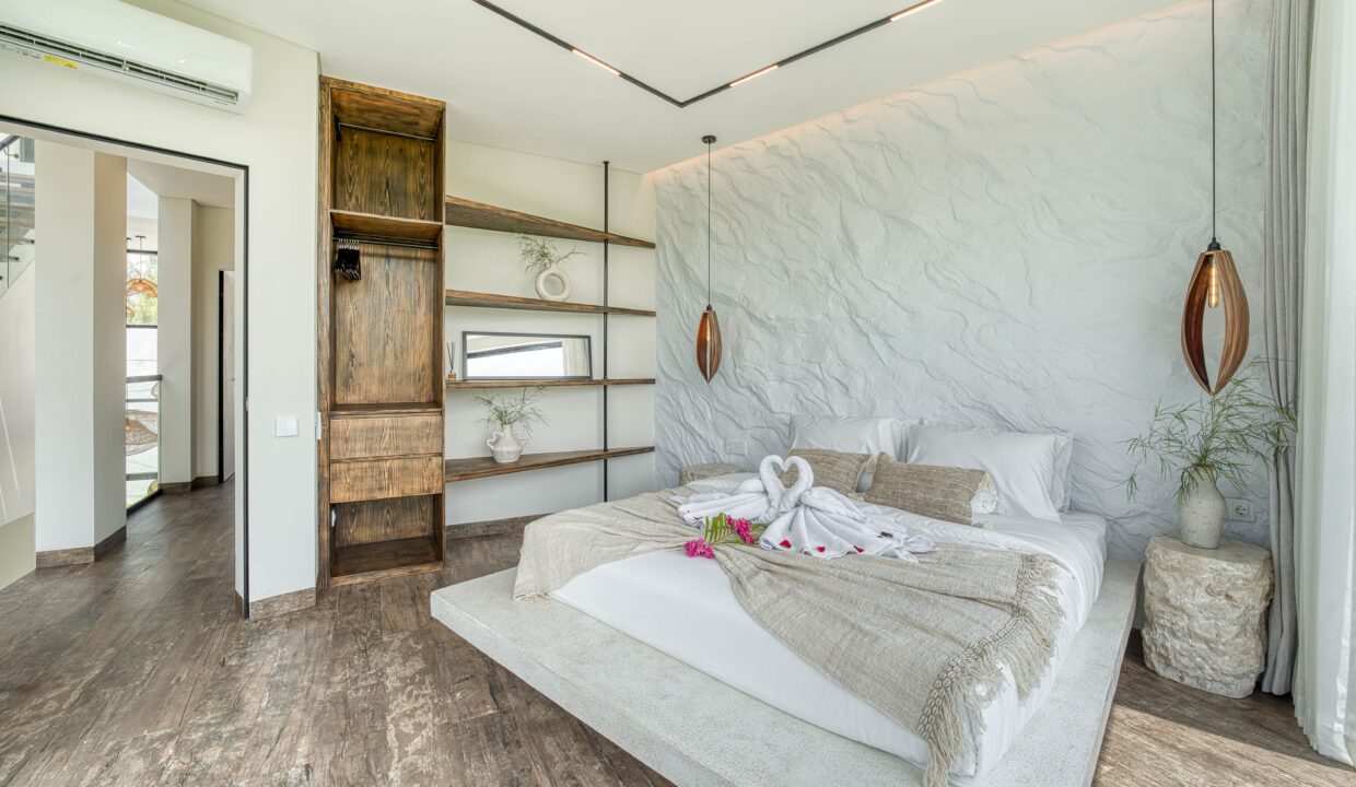 Discover a Brand-New 3-Bedroom Villa in Near Pandawa Beach (13)