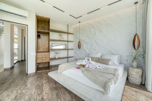 Discover a Brand-New 3-Bedroom Villa in Near Pandawa Beach (13)