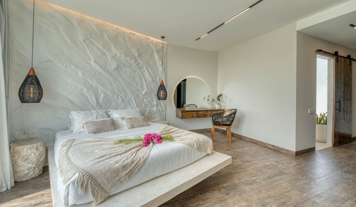 Discover a Brand-New 3-Bedroom Villa in Near Pandawa Beach (14)