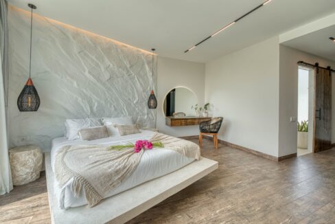 Discover a Brand-New 3-Bedroom Villa in Near Pandawa Beach (14)