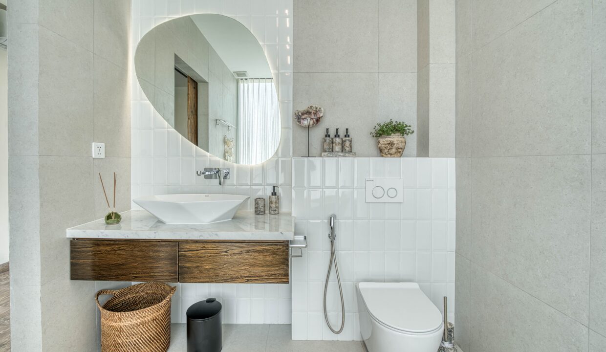 Discover a Brand-New 3-Bedroom Villa in Near Pandawa Beach (17)
