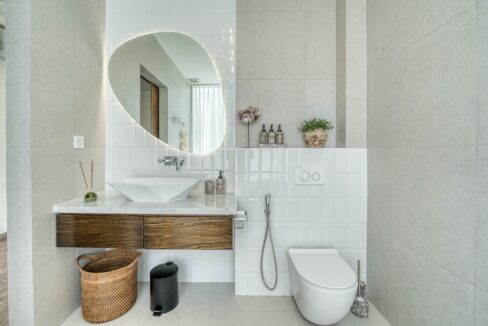 Discover a Brand-New 3-Bedroom Villa in Near Pandawa Beach (17)