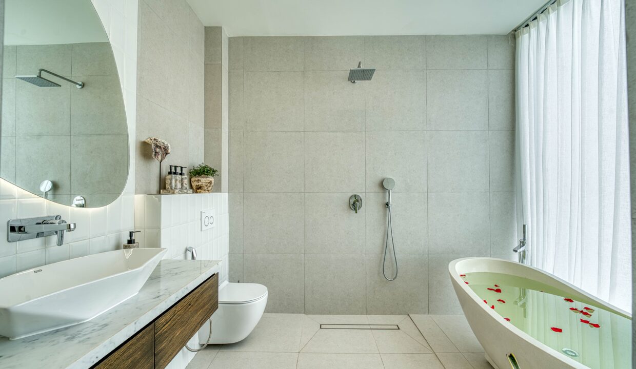 Discover a Brand-New 3-Bedroom Villa in Near Pandawa Beach (18)