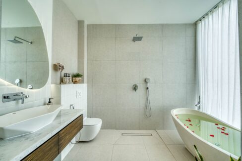 Discover a Brand-New 3-Bedroom Villa in Near Pandawa Beach (18)