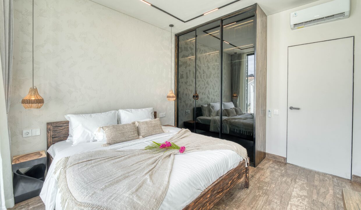 Discover a Brand-New 3-Bedroom Villa in Near Pandawa Beach (19)