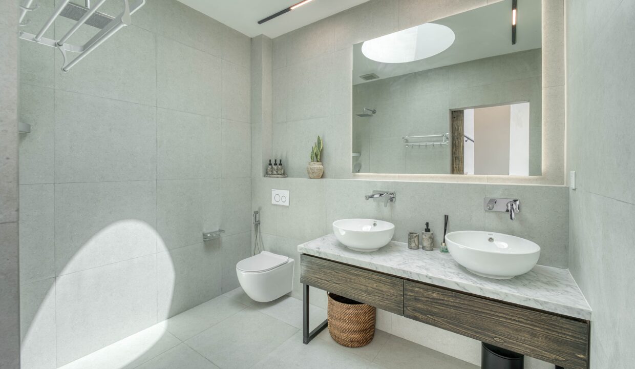 Discover a Brand-New 3-Bedroom Villa in Near Pandawa Beach (20)