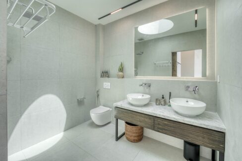 Discover a Brand-New 3-Bedroom Villa in Near Pandawa Beach (20)
