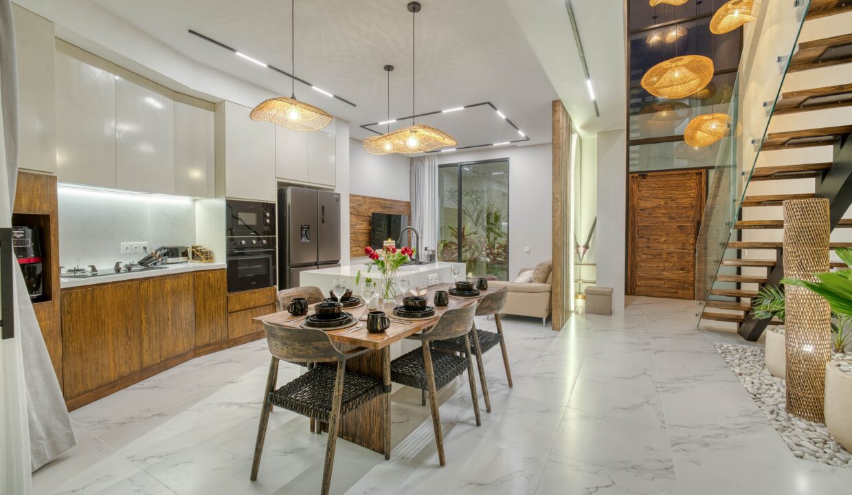 Discover a Brand-New 3-Bedroom Villa in Near Pandawa Beach (7)