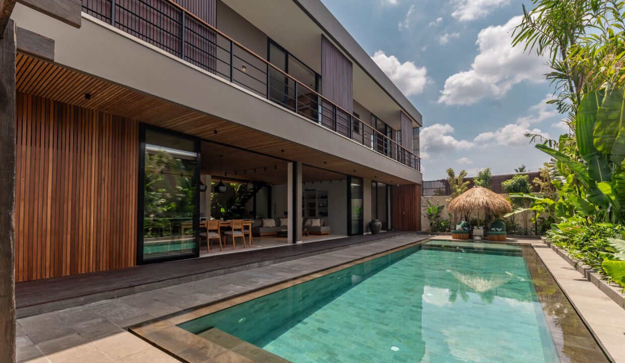 Modern Tropical Family Villa in Babakan, Canggu (2)