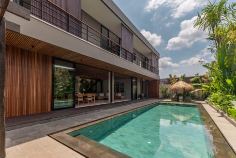 Modern Tropical Family Villa in Babakan, Canggu (2)