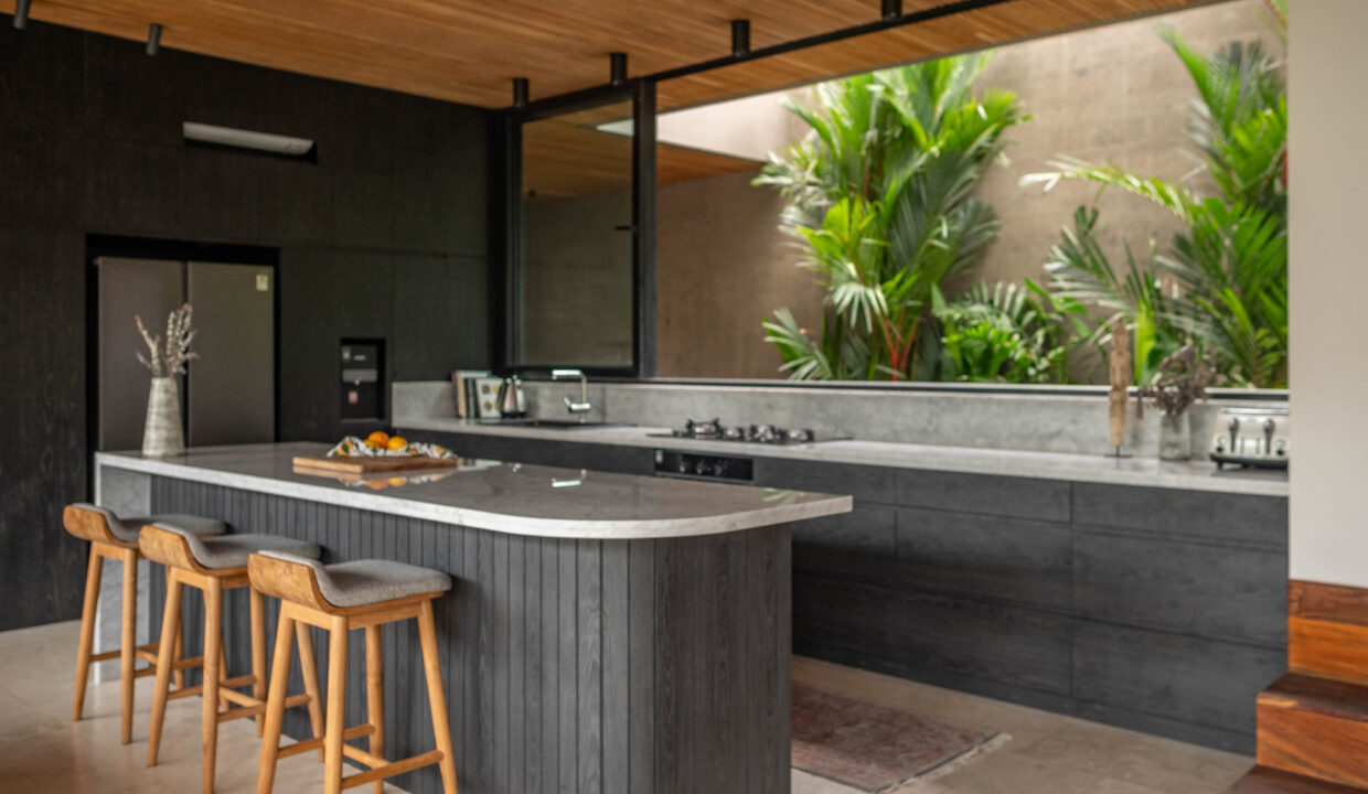Modern Tropical Family Villa in Babakan, Canggu (23)