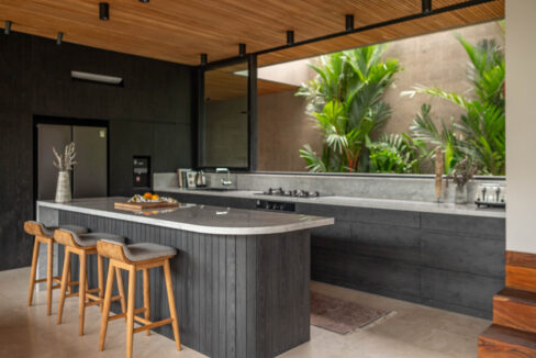Modern Tropical Family Villa in Babakan, Canggu (23)