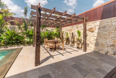 Modern Tropical Family Villa in Babakan, Canggu (24)