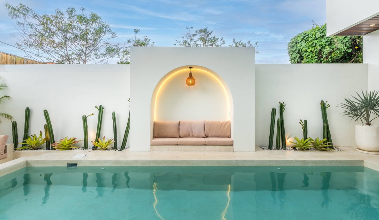 villa-utopia-pool-side-view_landscape-AoPJMl6xxzCWGZ9X