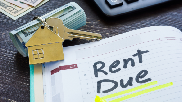 Image showing rent payment reminder with keys and money, illustrating monthly vs yearly rental Bali choices.