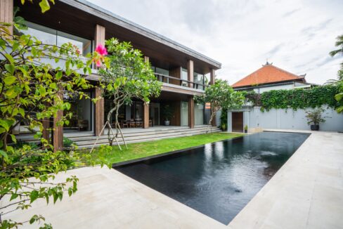 Luxurious Modern 4-Bedroom Villa with Exceptional Build Quality (1)