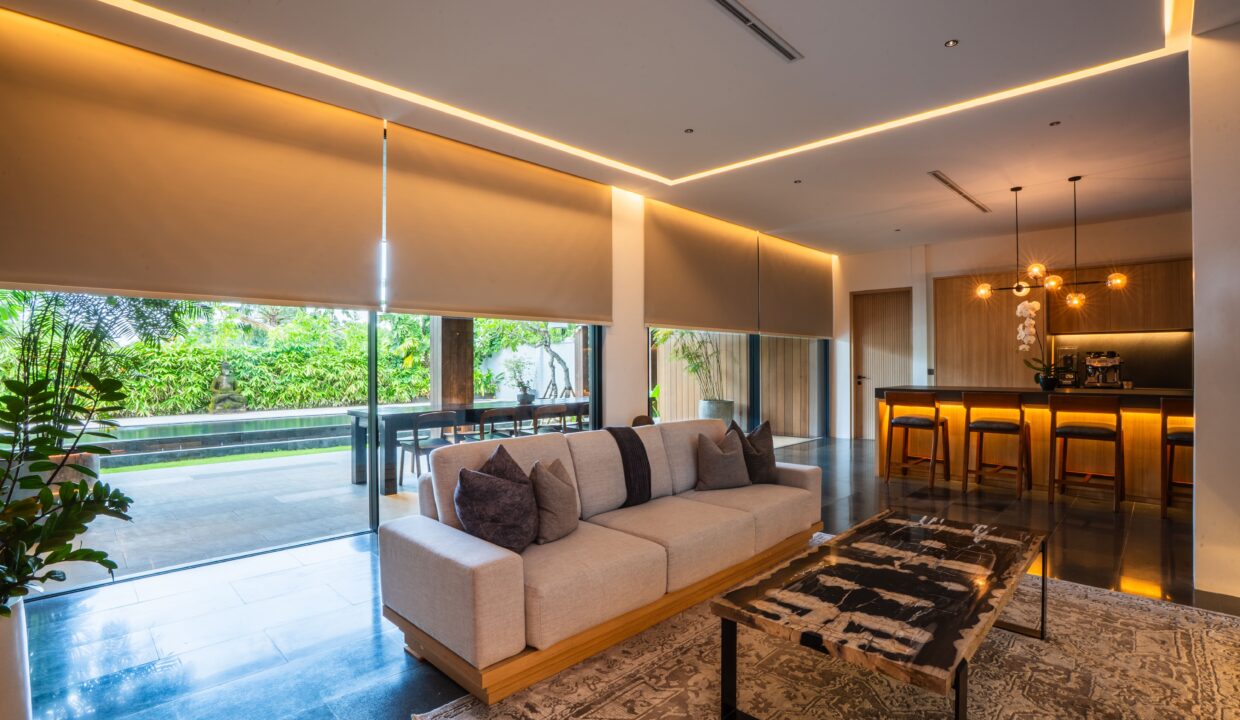 Luxurious Modern 4-Bedroom Villa with Exceptional Build Quality (10)