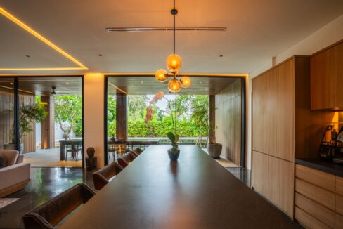 Luxurious Modern 4-Bedroom Villa with Exceptional Build Quality (11)