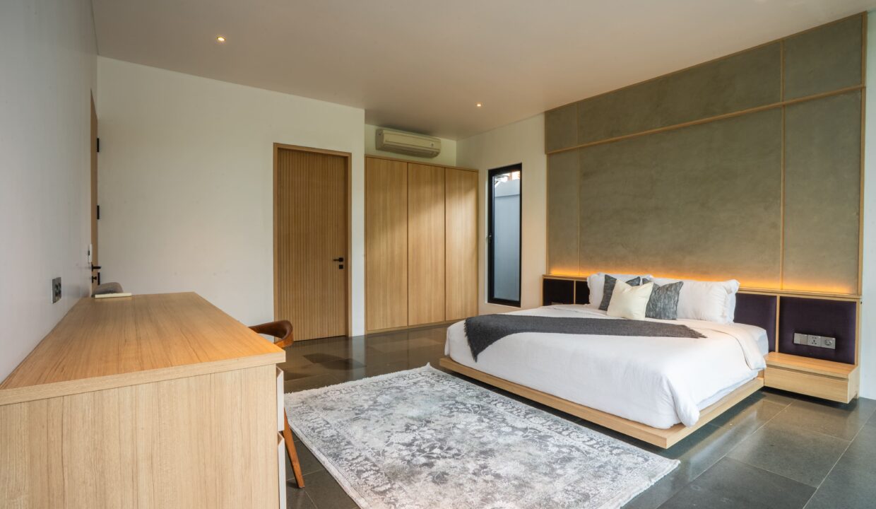 Luxurious Modern 4-Bedroom Villa with Exceptional Build Quality (12)