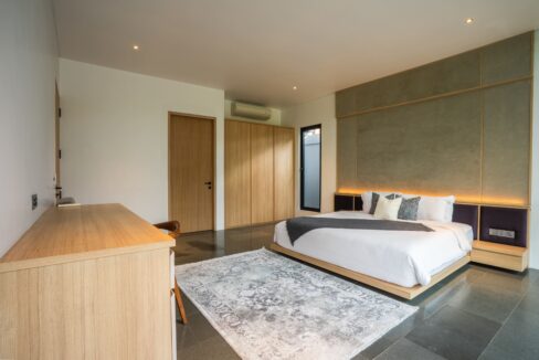Luxurious Modern 4-Bedroom Villa with Exceptional Build Quality (12)