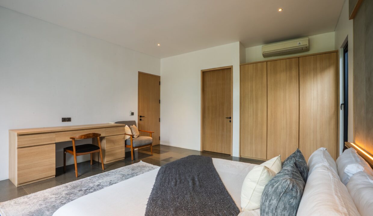 Luxurious Modern 4-Bedroom Villa with Exceptional Build Quality (13)