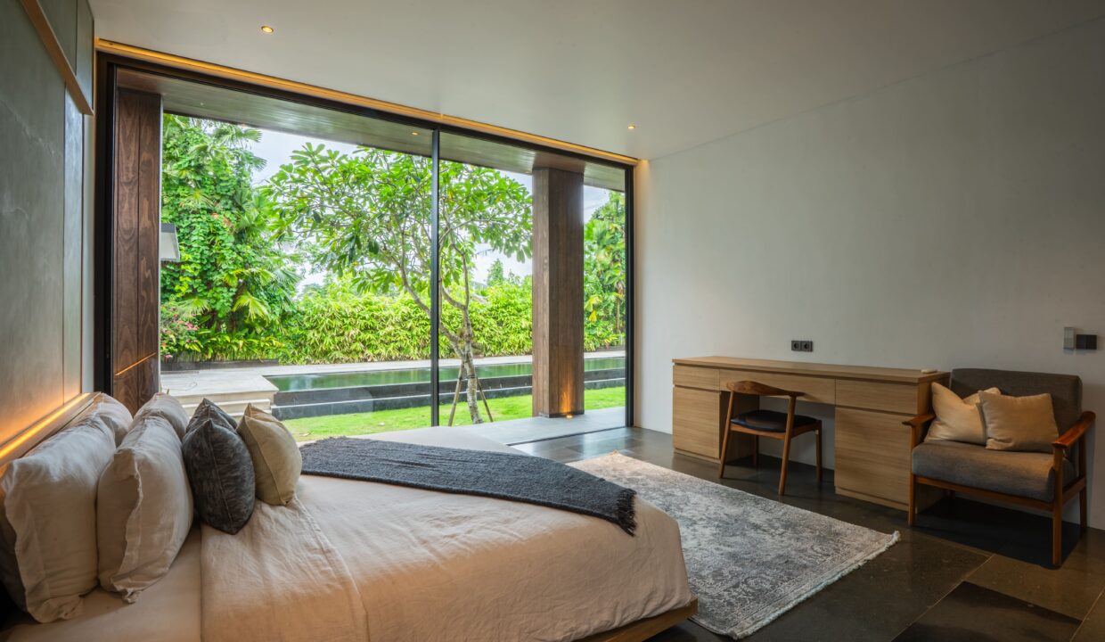 Luxurious Modern 4-Bedroom Villa with Exceptional Build Quality (14)