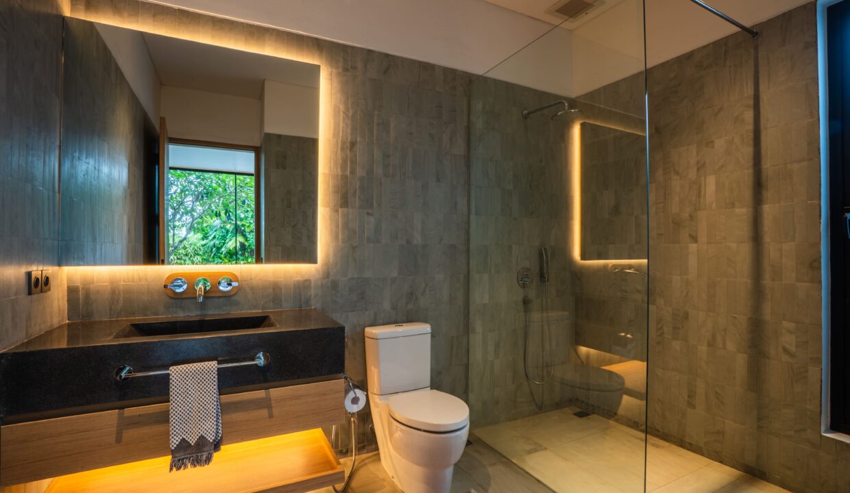 Luxurious Modern 4-Bedroom Villa with Exceptional Build Quality (15)