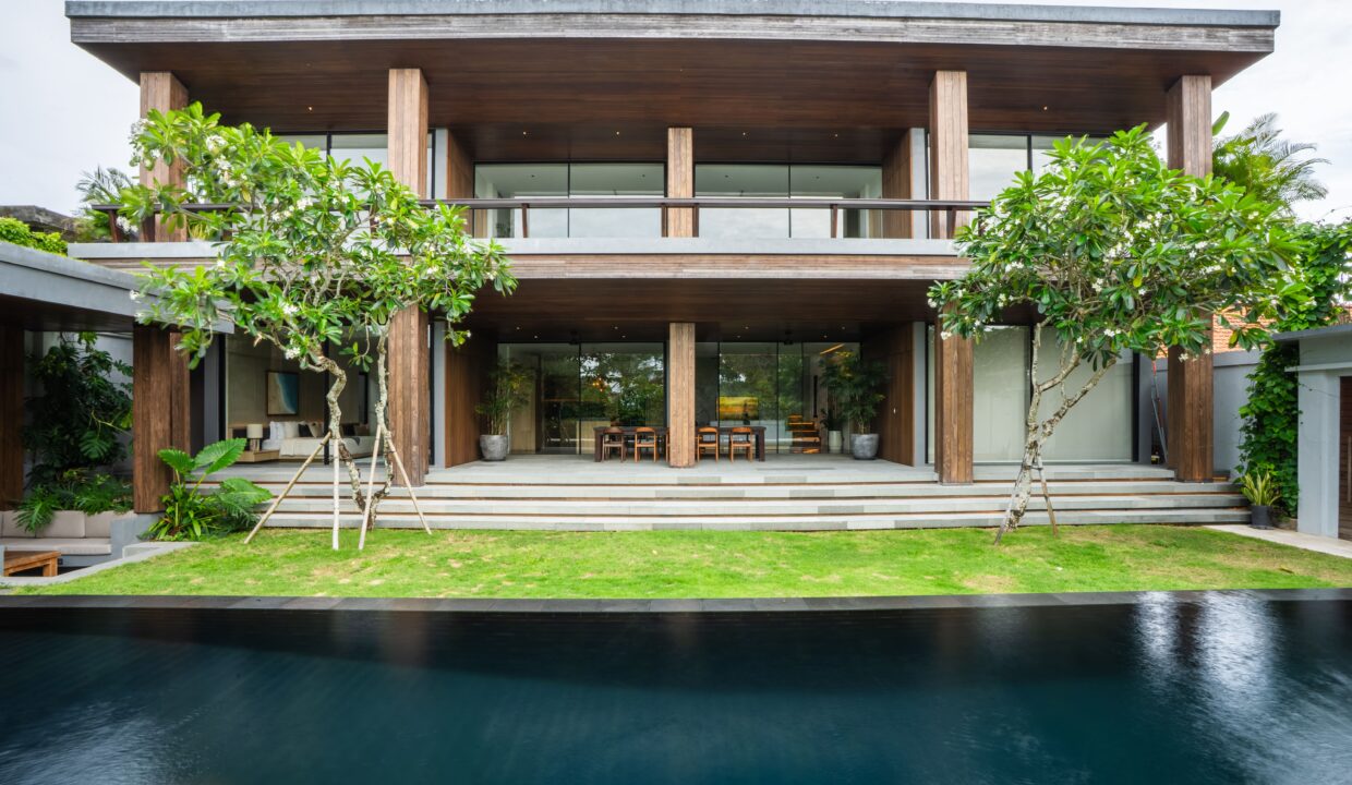 Luxurious Modern 4-Bedroom Villa with Exceptional Build Quality (2)