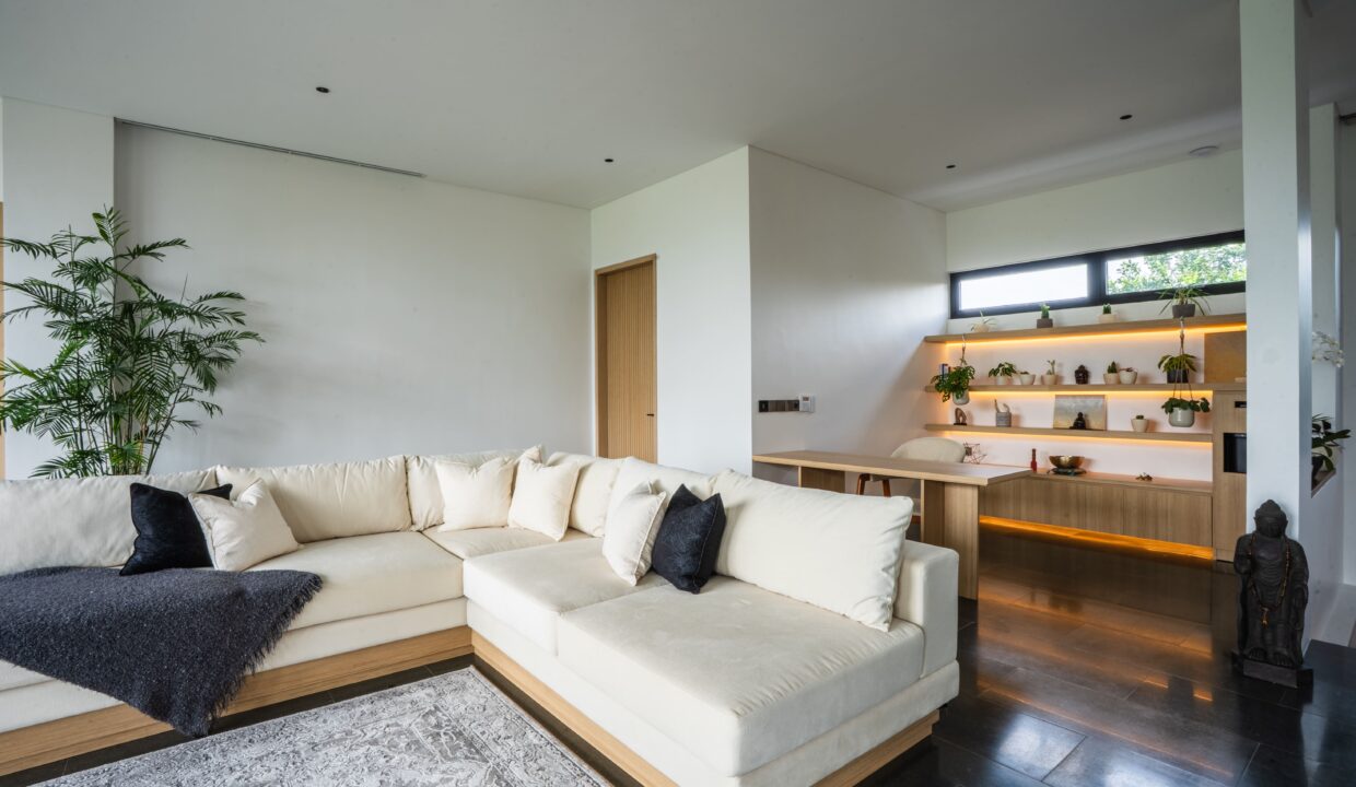 Luxurious Modern 4-Bedroom Villa with Exceptional Build Quality (26)