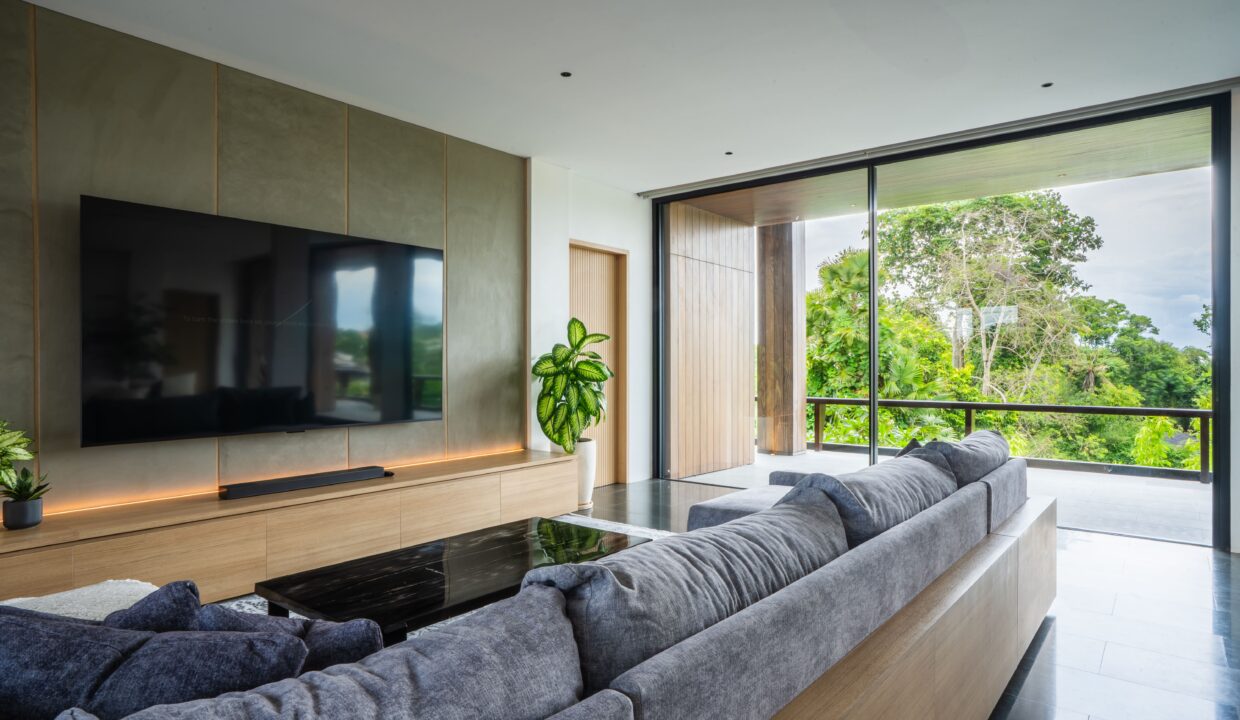 Luxurious Modern 4-Bedroom Villa with Exceptional Build Quality (28)