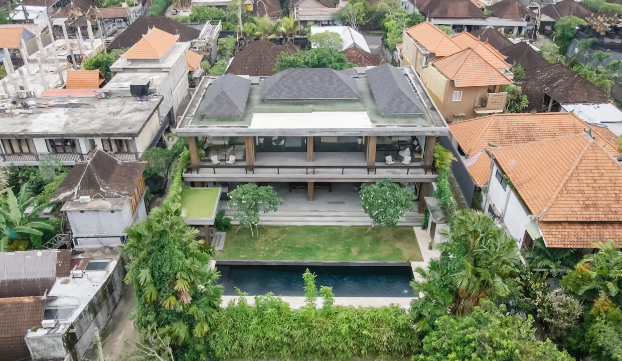 Luxurious Modern 4-Bedroom Villa with Exceptional Build Quality (29)