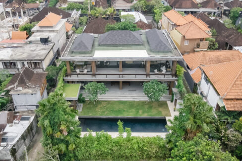 Luxurious Modern 4-Bedroom Villa with Exceptional Build Quality (29)