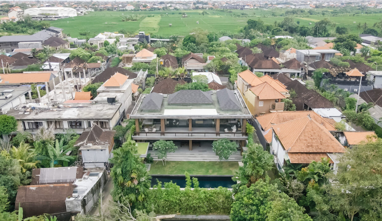 Luxurious Modern 4-Bedroom Villa with Exceptional Build Quality (30)