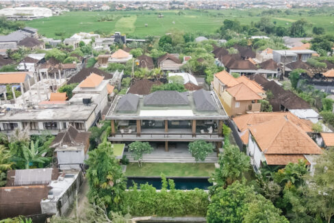 Luxurious Modern 4-Bedroom Villa with Exceptional Build Quality (30)