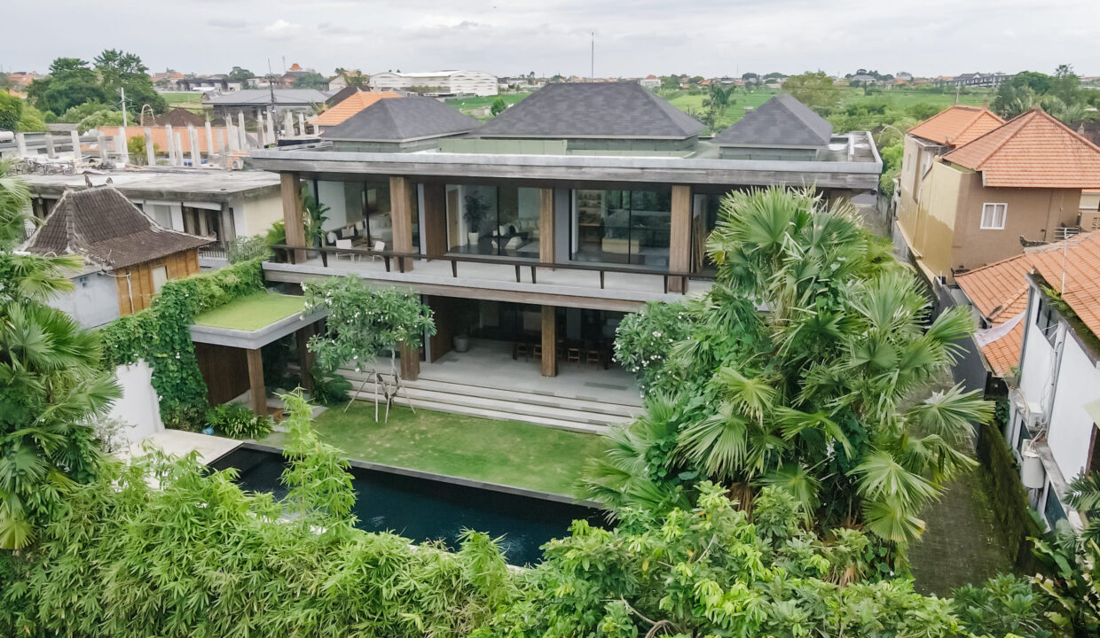 Luxurious Modern 4-Bedroom Villa with Exceptional Build Quality (31)