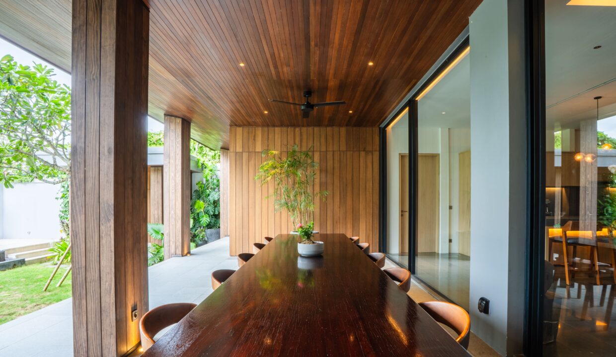 Luxurious Modern 4-Bedroom Villa with Exceptional Build Quality (5)