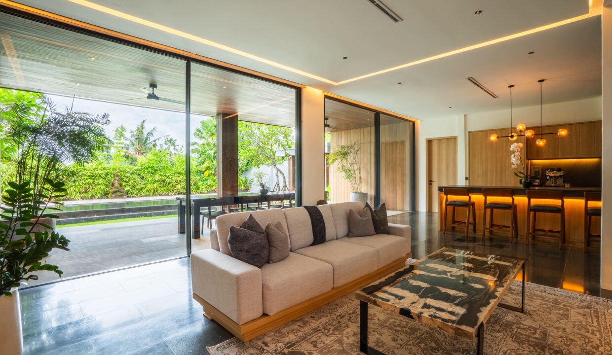 Luxurious Modern 4-Bedroom Villa with Exceptional Build Quality (6)