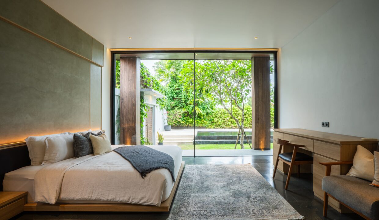 Luxurious Modern 4-Bedroom Villa with Exceptional Build Quality (8)
