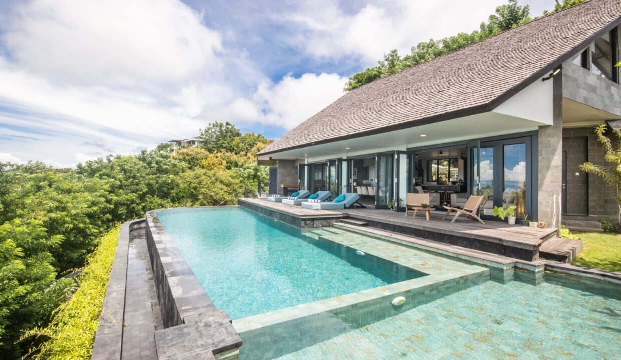 Luxury villas in Uluwatu Bali featuring a modern oceanview villa with an infinity pool, open living spaces, and lush tropical surroundings.