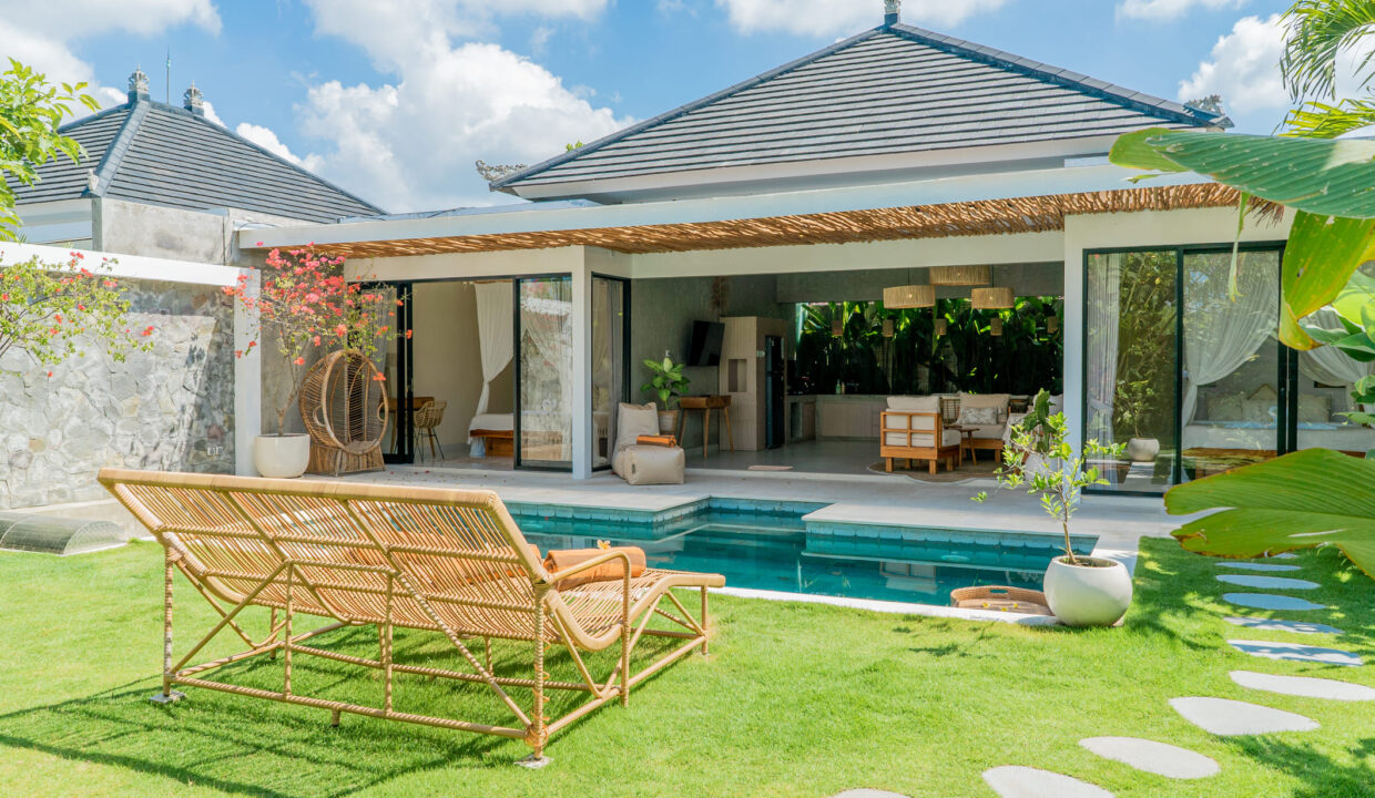 Modern Tropical 2-Bedroom Villa for Sale in Kerobokan – Ideal for Investment & Family Living (1)