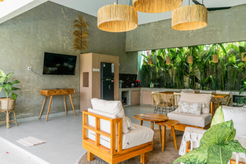 Modern Tropical 2-Bedroom Villa for Sale in Kerobokan – Ideal for Investment & Family Living (10)