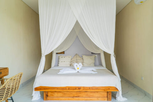 Modern Tropical 2-Bedroom Villa for Sale in Kerobokan – Ideal for Investment & Family Living (11)