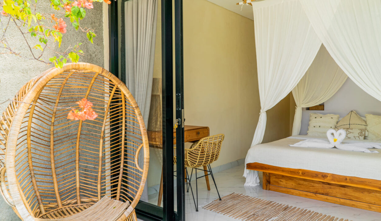 Modern Tropical 2-Bedroom Villa for Sale in Kerobokan – Ideal for Investment & Family Living (12)