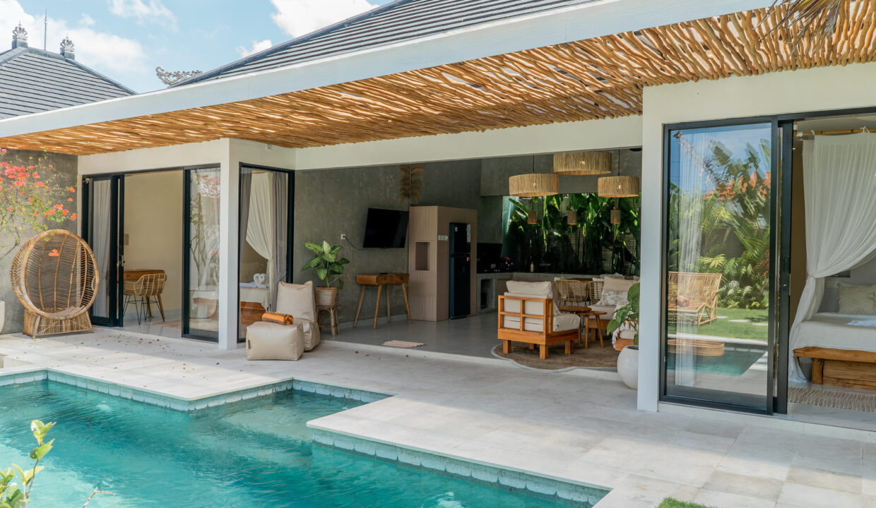 Modern Tropical 2-Bedroom Villa for Sale in Kerobokan – Ideal for Investment & Family Living (13)