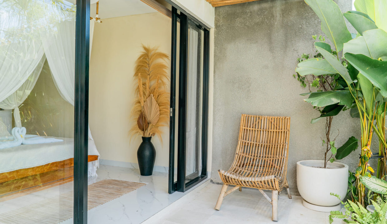 Modern Tropical 2-Bedroom Villa for Sale in Kerobokan – Ideal for Investment & Family Living (14)